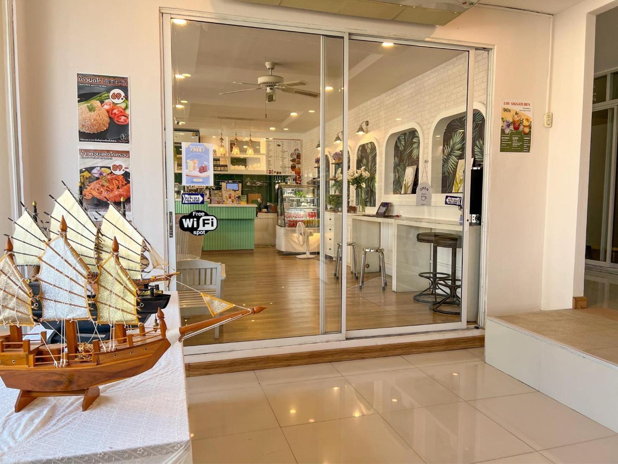 Inspire House Hotel Chiang Mai Buitenkant foto