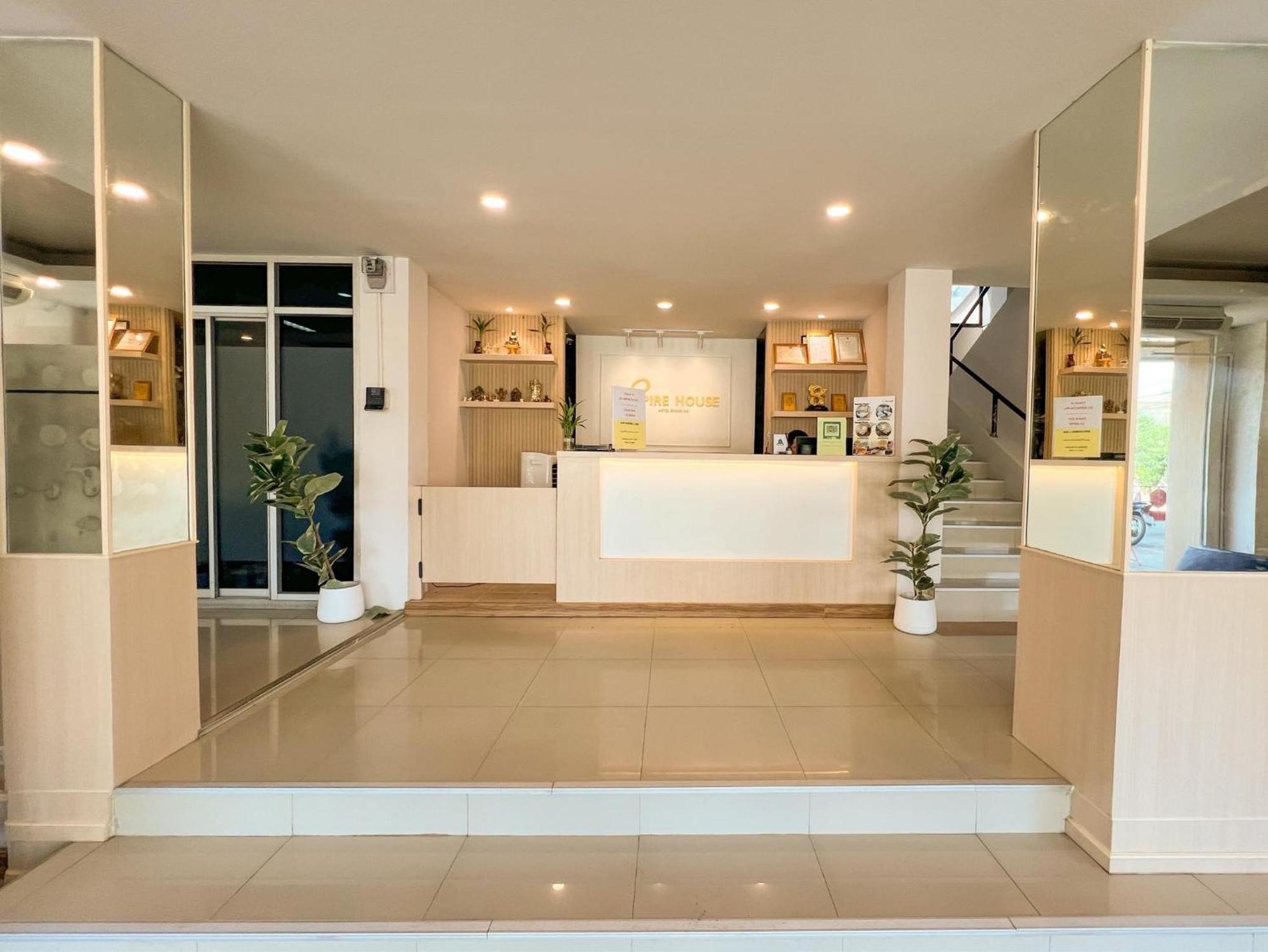 Inspire House Hotel Chiang Mai Buitenkant foto