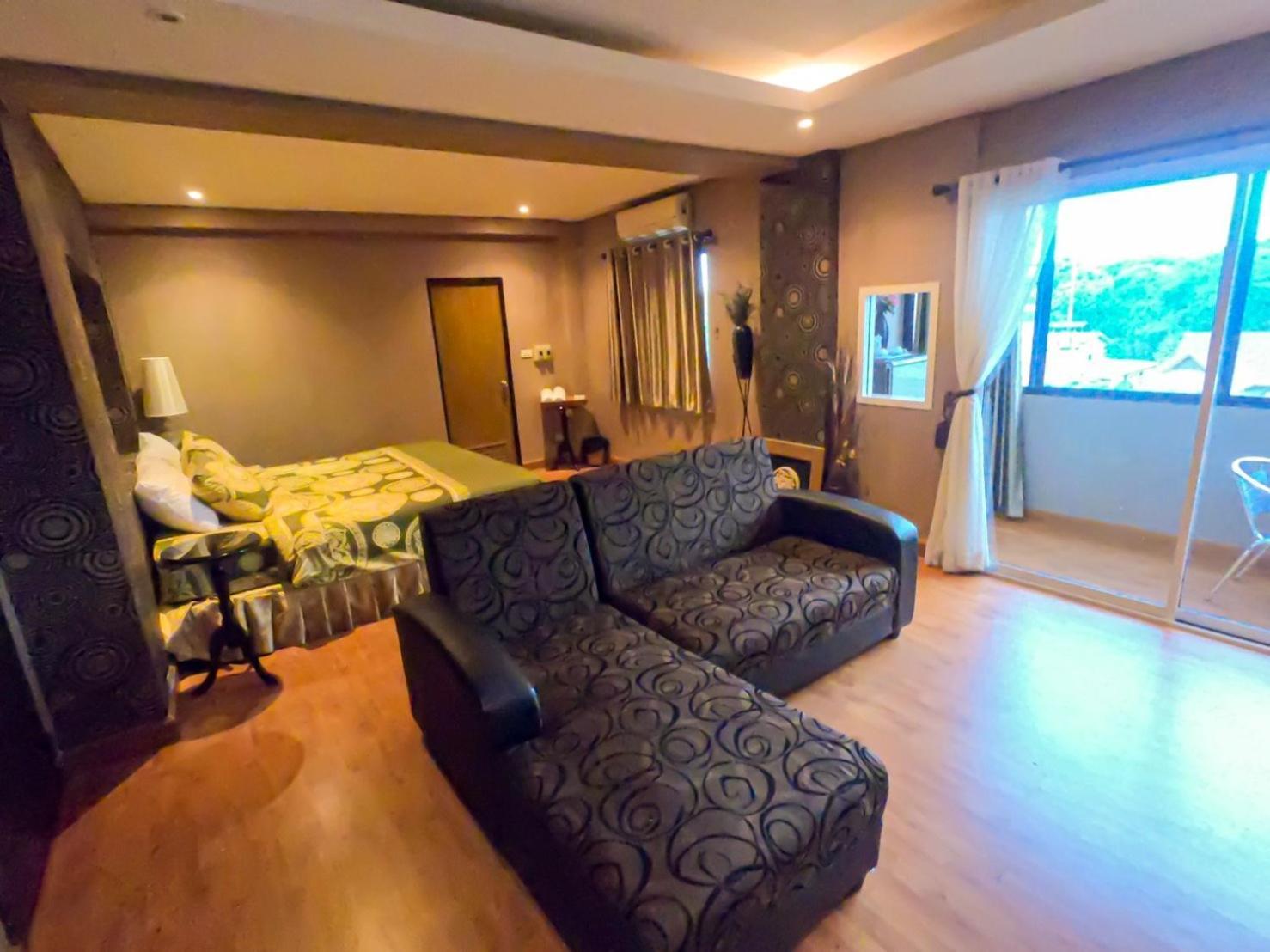 Inspire House Hotel Chiang Mai Buitenkant foto