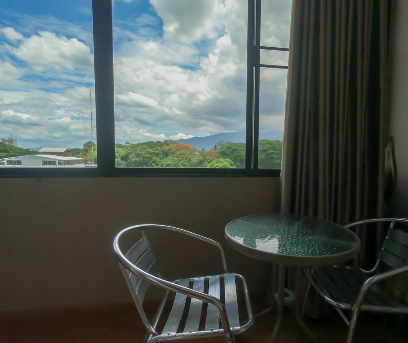 Inspire House Hotel Chiang Mai Buitenkant foto